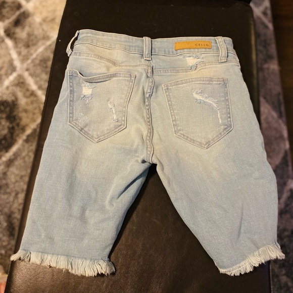 Cello Ripped Mid Length Jean Shorts Light Wash - Picture 4 of 7